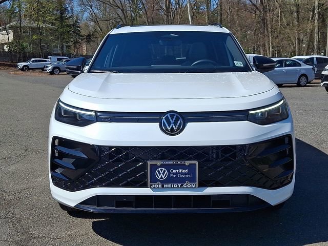 Certified 2025 Volkswagen Tiguan SE R-Line AWD/4WD image 3