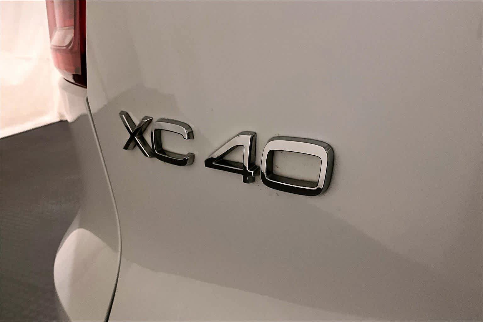 Used 2021 Volvo XC40 T5 R-Design w/ Advanced Package AWD/4WD image 9