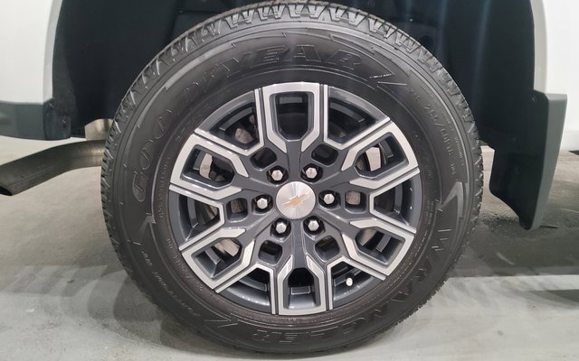 Used 2024 Chevrolet Colorado LT w/ LT Convenience Package III image 40