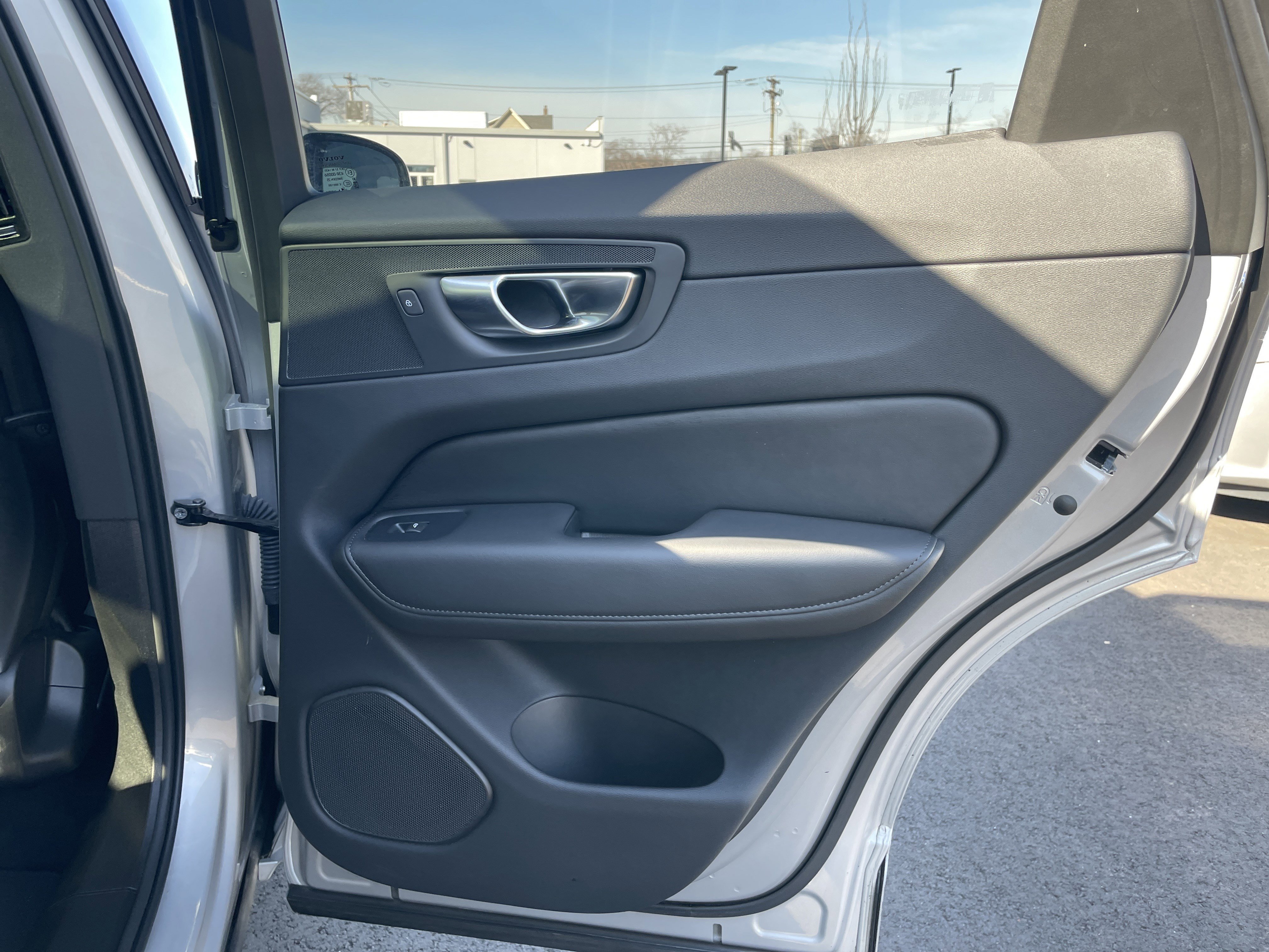 Used 2025 Volvo XC60 B5 Plus image 17