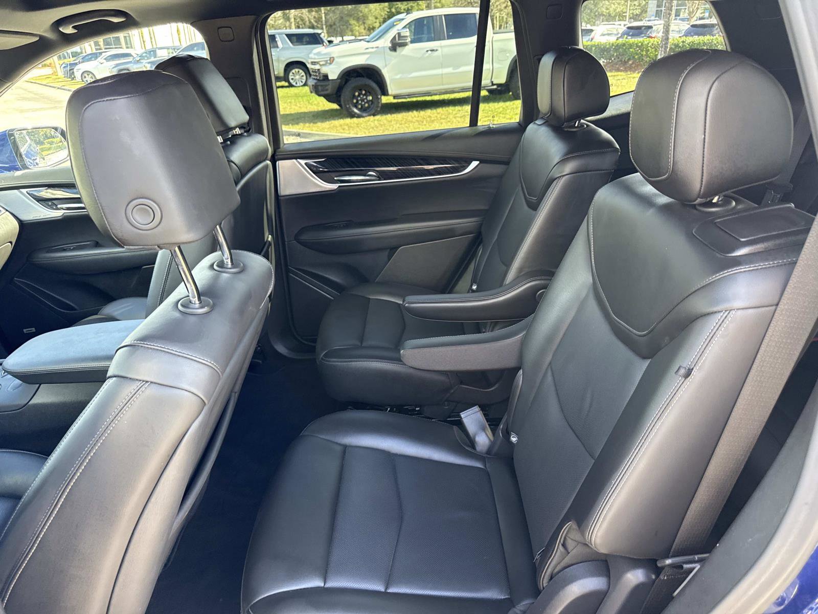 Used 2025 Cadillac XT6 Premium Luxury image 15