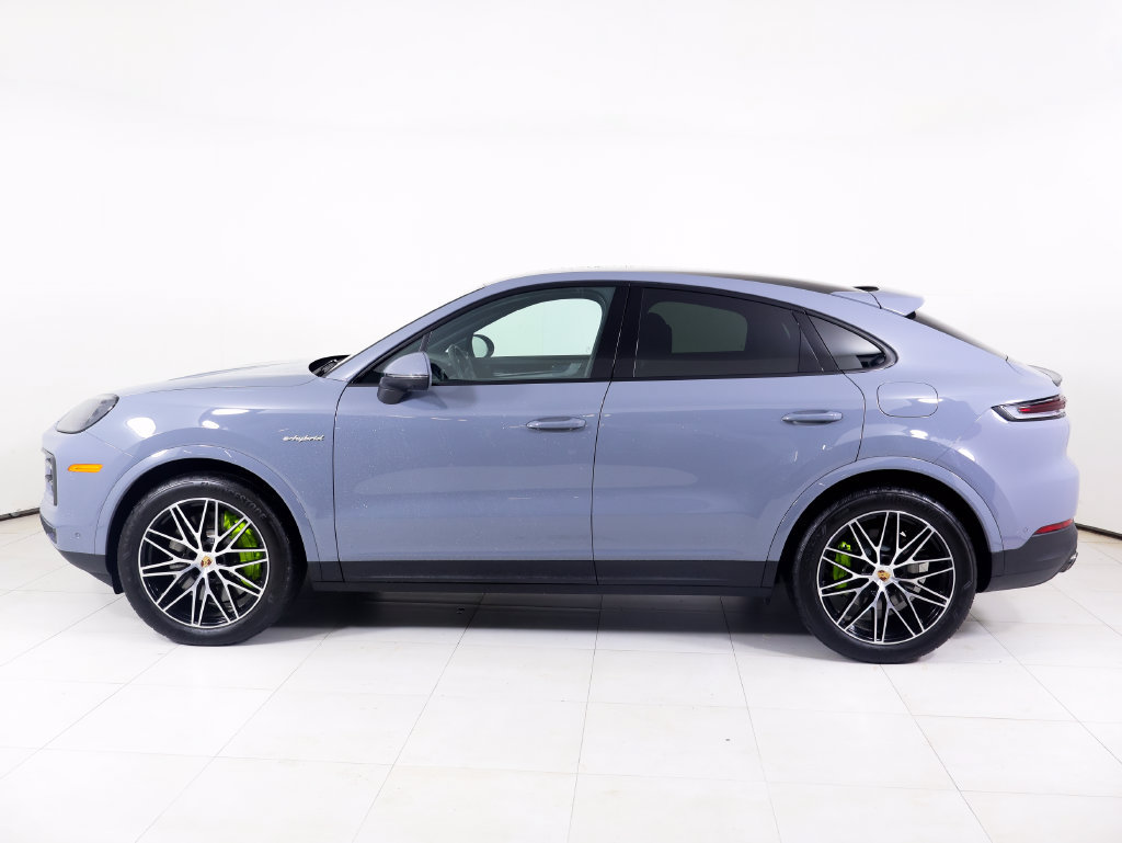 Certified 2026 Porsche Cayenne Coupe AWD/4WD image 2