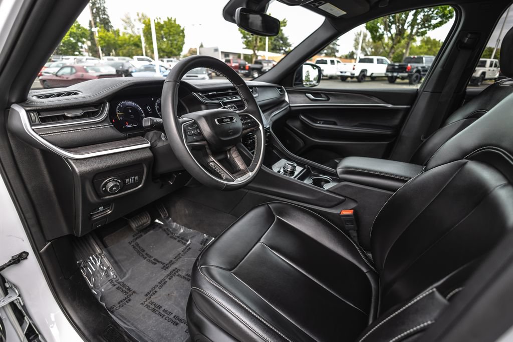 Used 2024 Jeep Grand Cherokee Limited AWD/4WD image 21