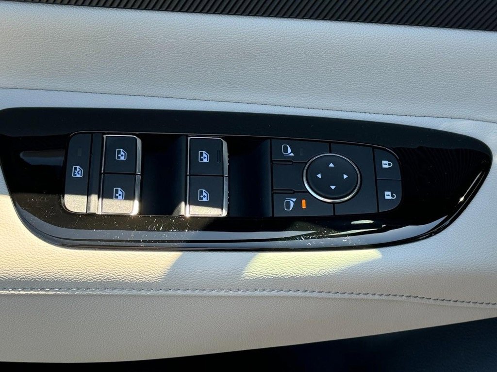 Used 2025 Nissan Murano SV image 12