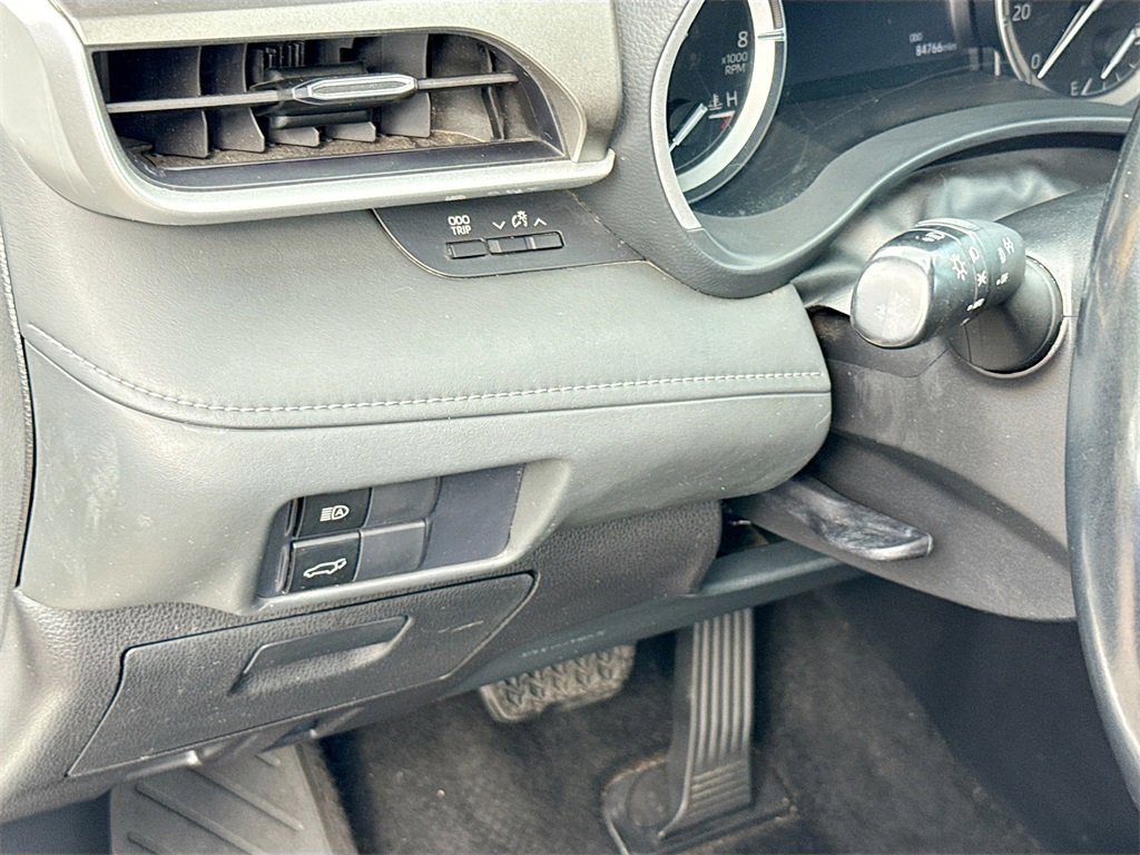 Used 2021 Toyota Highlander XLE image 11