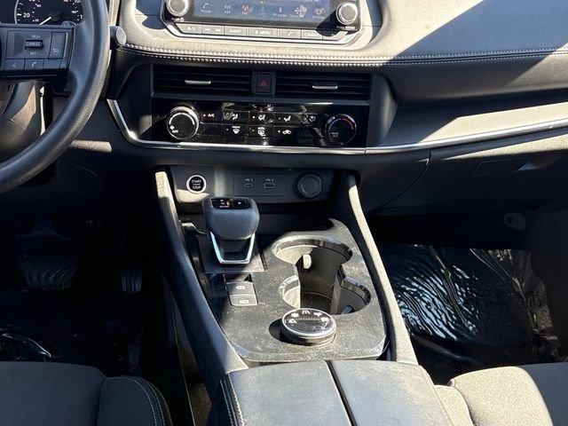 Used 2023 Nissan Rogue S AWD/4WD image 17