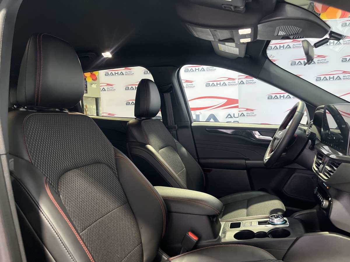 Used 2024 Ford Escape ST-Line Select w/ Tech Pack #1 AWD/4WD image 32