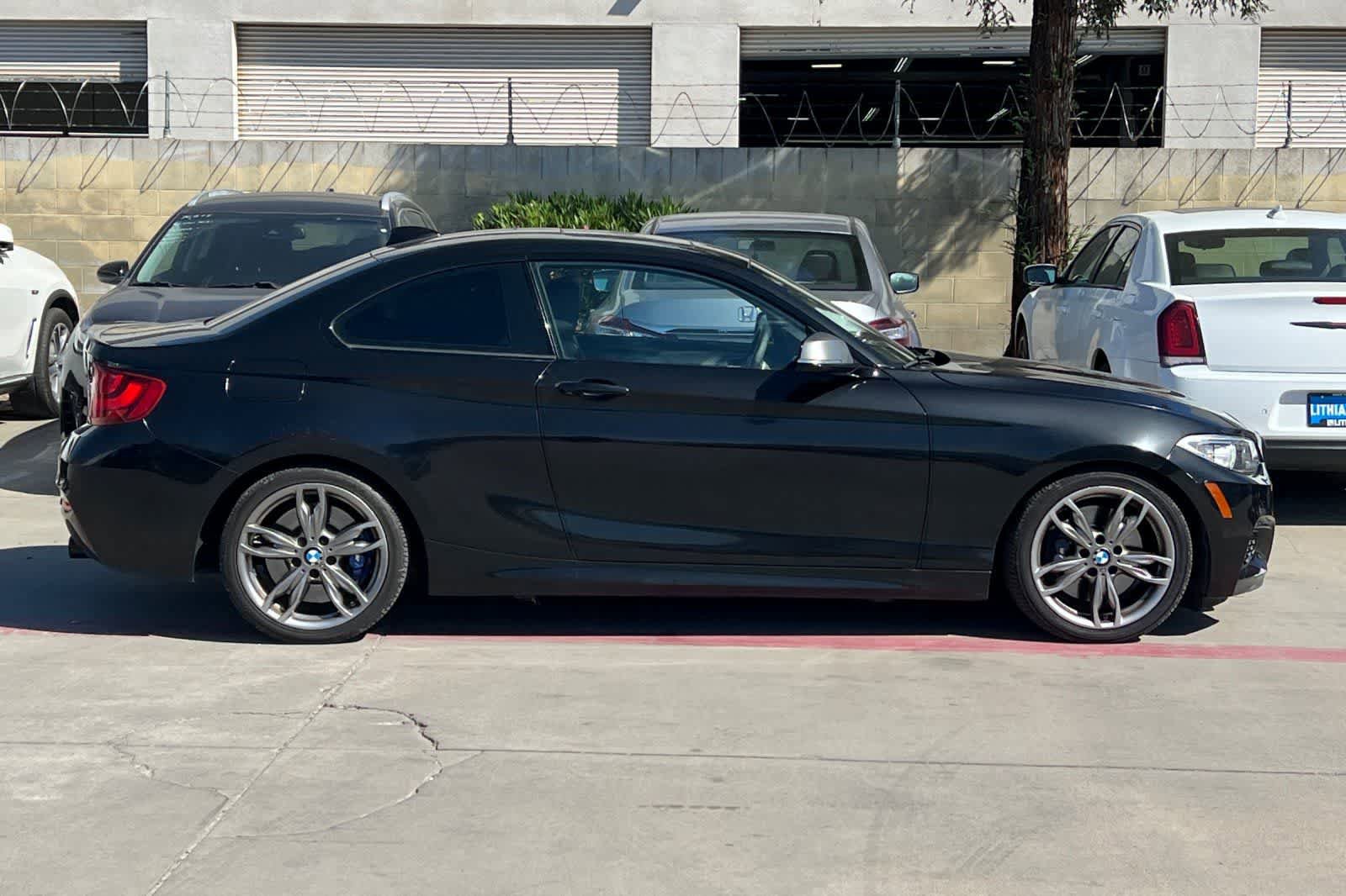 Used 2016 BMW M235i Coupe image 9