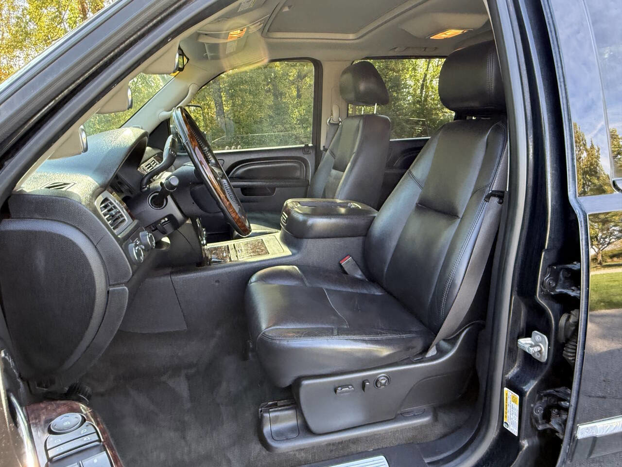 Used 2011 GMC Sierra 2500 Denali w/ Suspension Package, Off-Road image 13