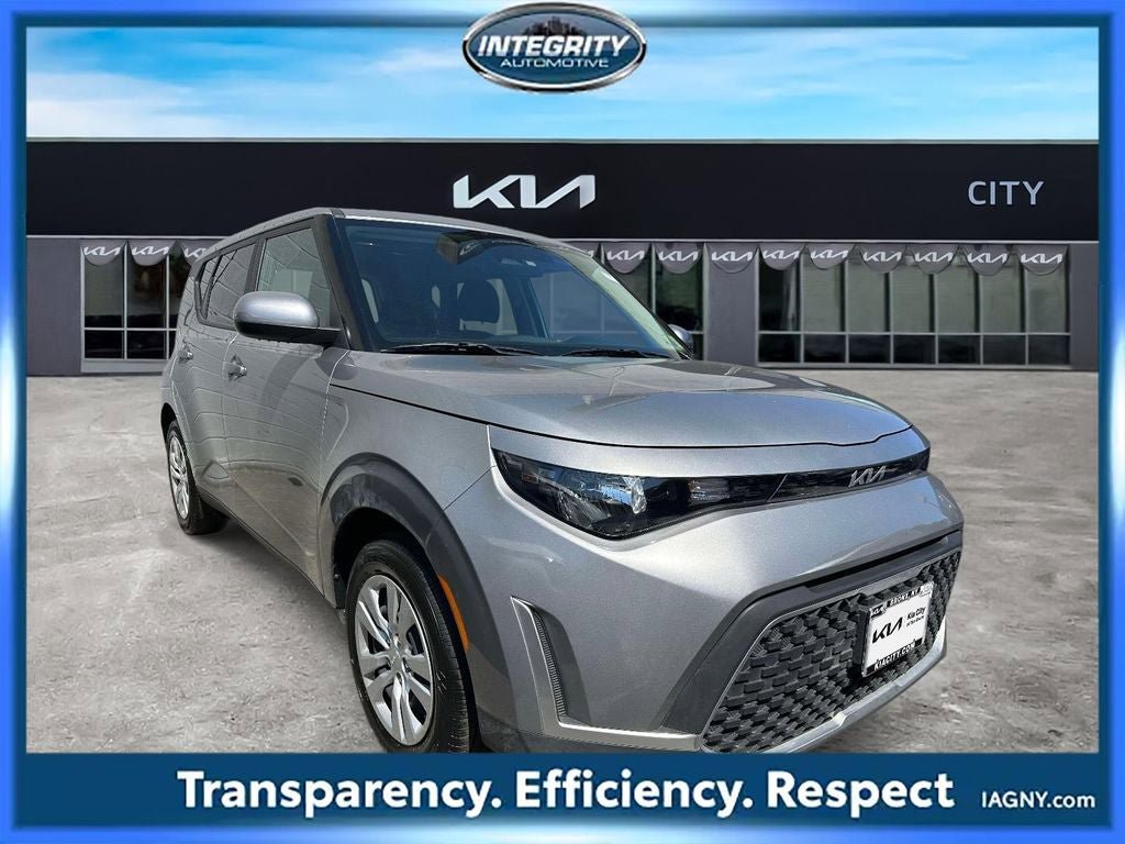 Certified 2023 Kia Soul LX FWD image 1