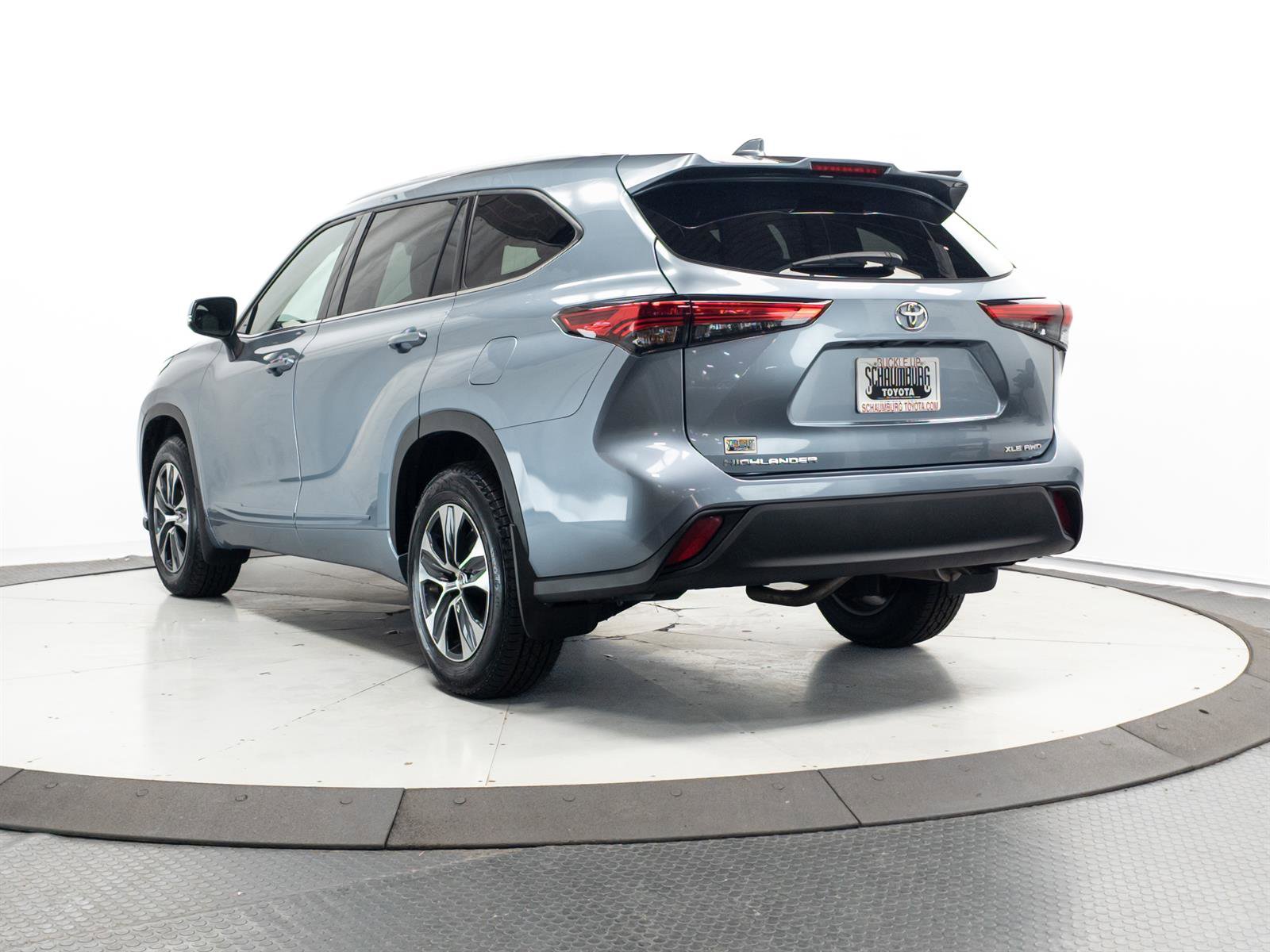 Used 2022 Toyota Highlander XLE AWD/4WD image 10