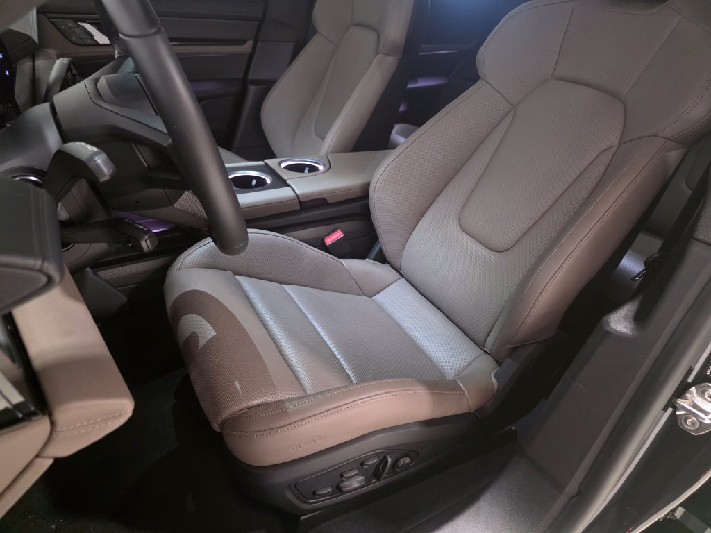 Certified 2024 Porsche Taycan Turbo S AWD/4WD image 5