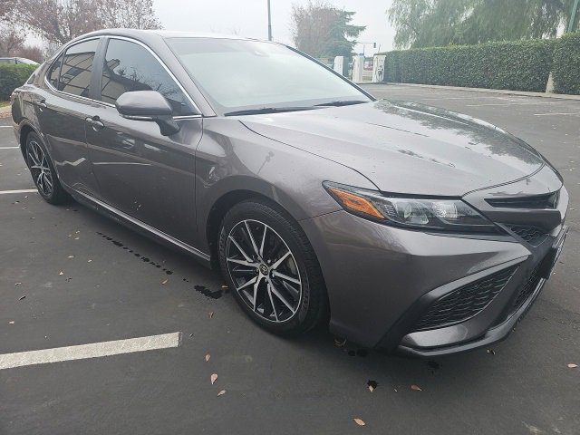 Used 2022 Toyota Camry SE image 6