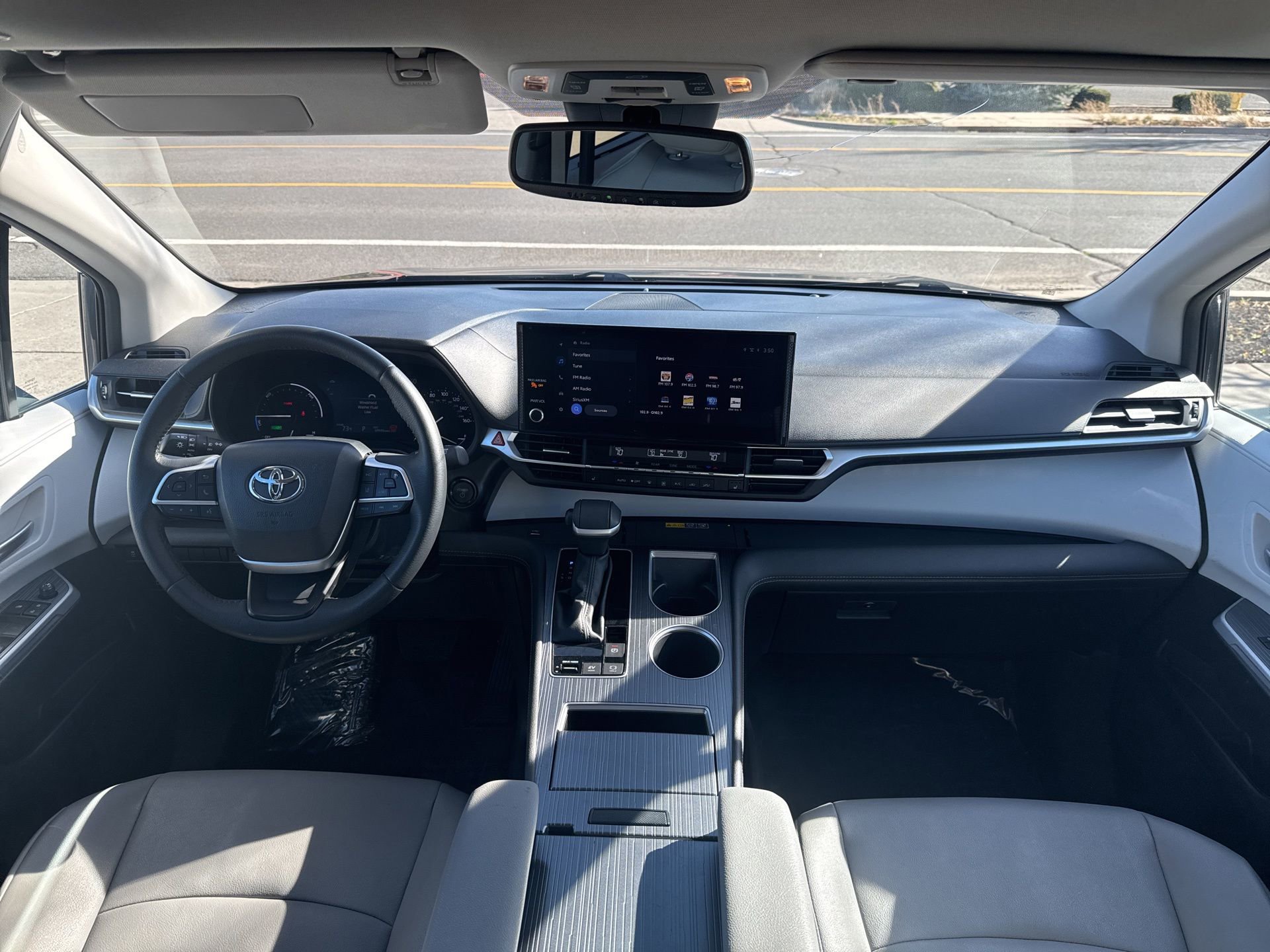 Used 2025 Toyota Sienna XLE image 29