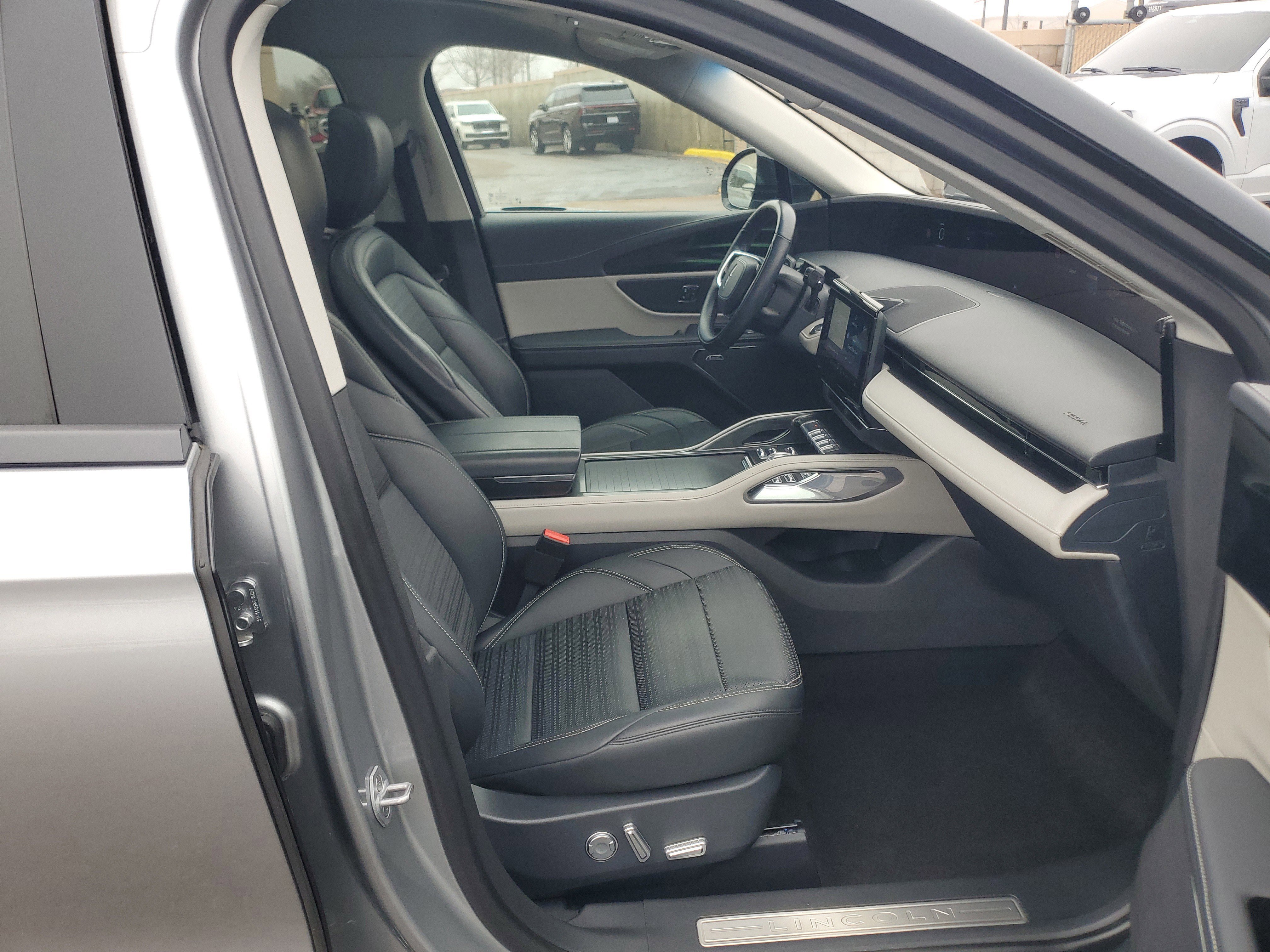 Used 2024 Lincoln Nautilus Reserve w/ Equipment Group 202A image 9