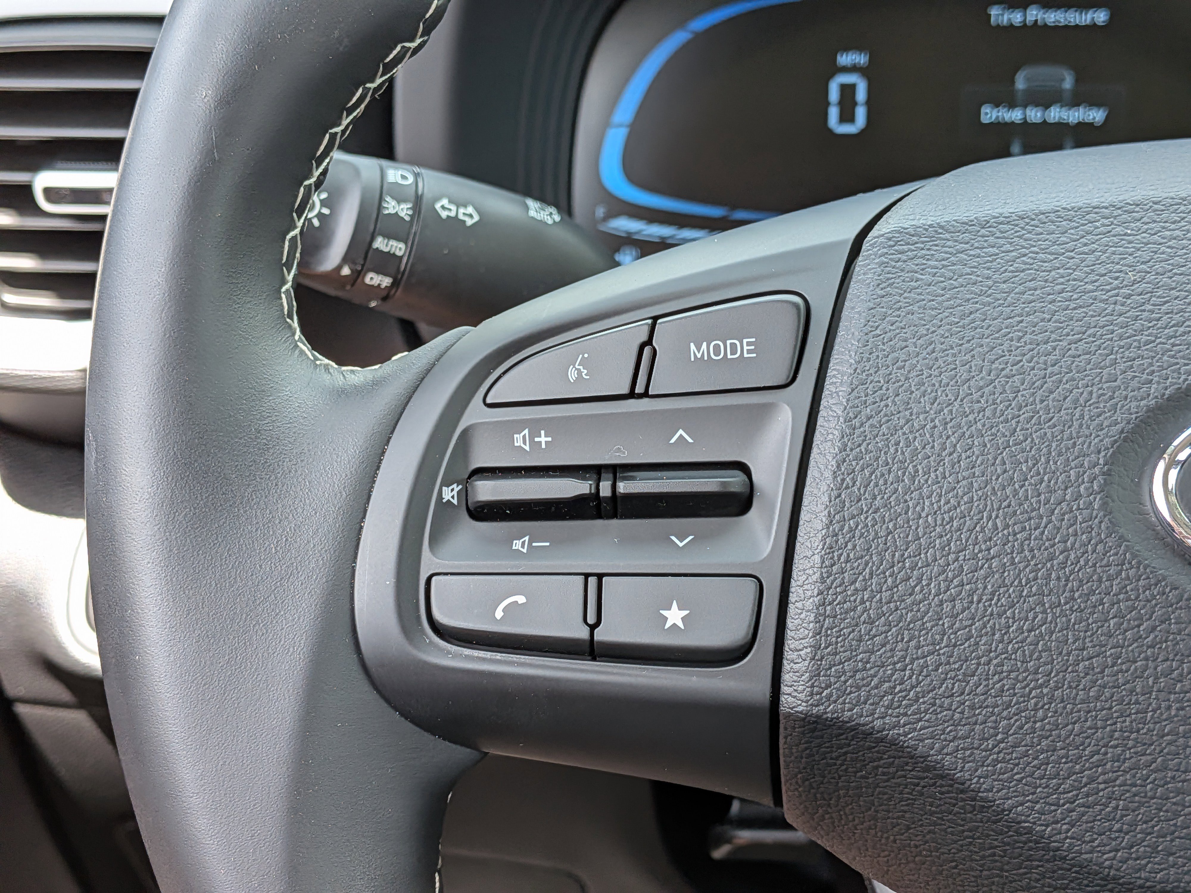 Used 2026 Hyundai Venue SEL FWD image 24