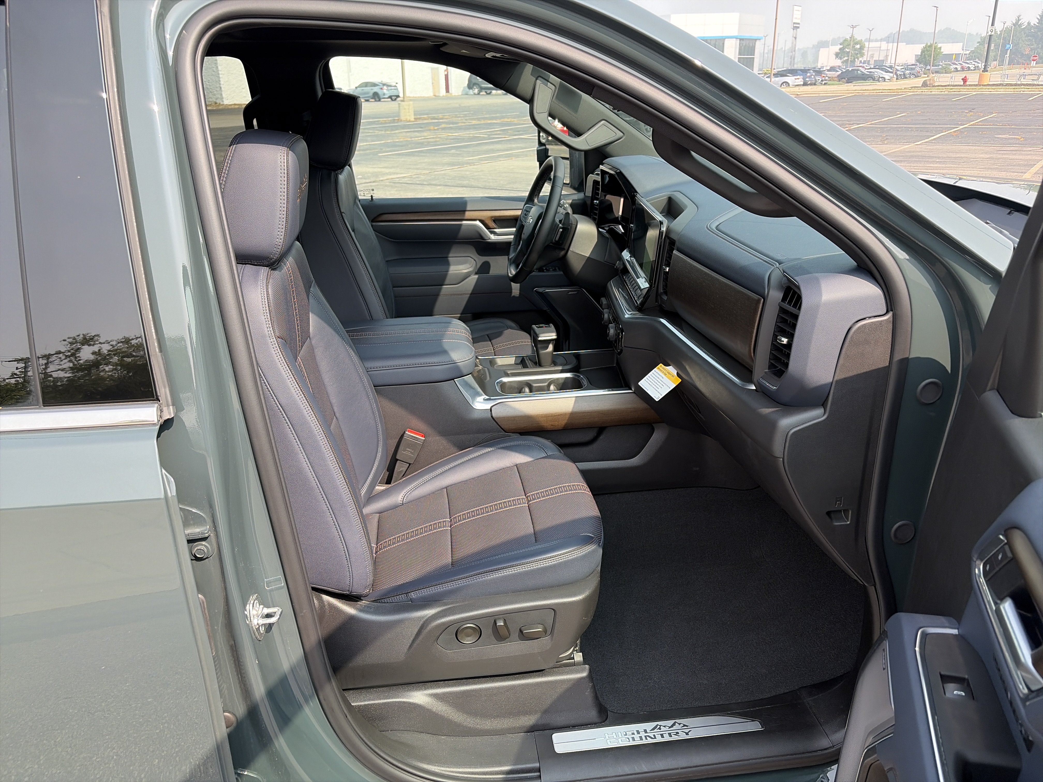 Used 2026 Chevrolet Silverado 1500 High Country w/ Technology Package AWD/4WD image 19