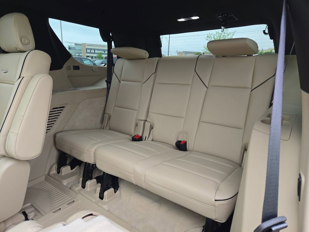 Used 2023 Cadillac Escalade Premium Luxury AWD/4WD image 33
