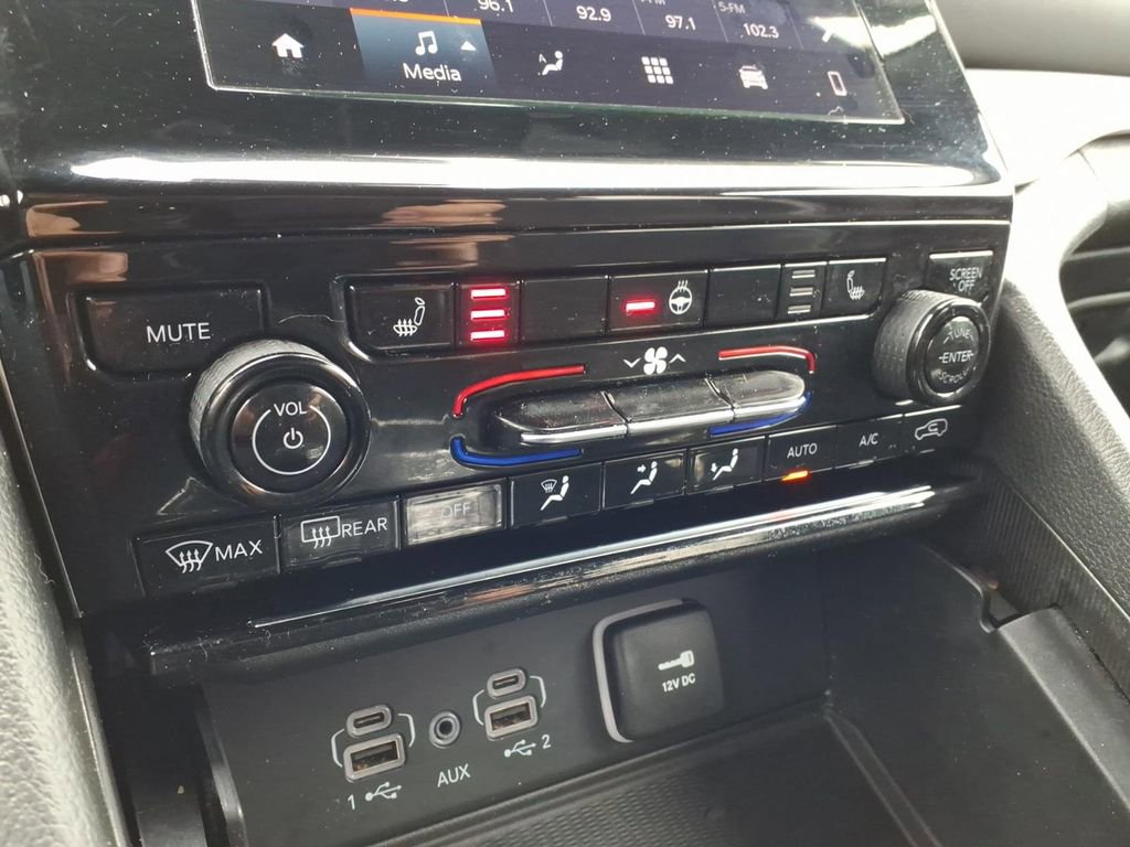 Used 2024 Jeep Grand Cherokee Altitude image 23