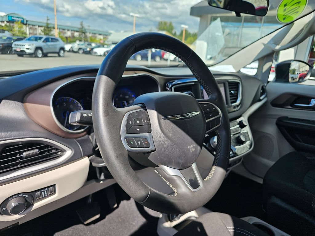 Used 2022 Chrysler Voyager LX FWD image 23