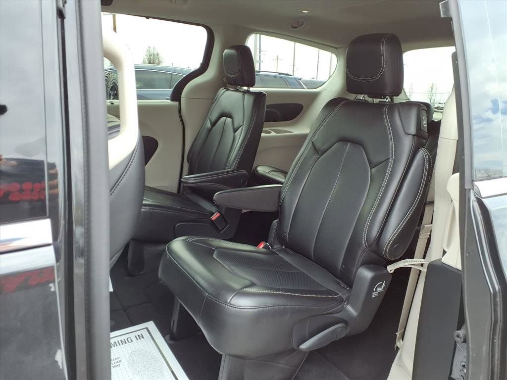 Used 2023 Chrysler Pacifica Touring-L image 20