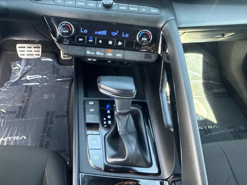 Used 2025 Hyundai Elantra SEL FWD image 17