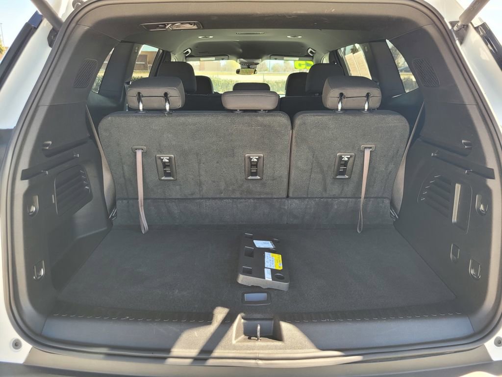Used 2025 GMC Acadia Elevation image 10