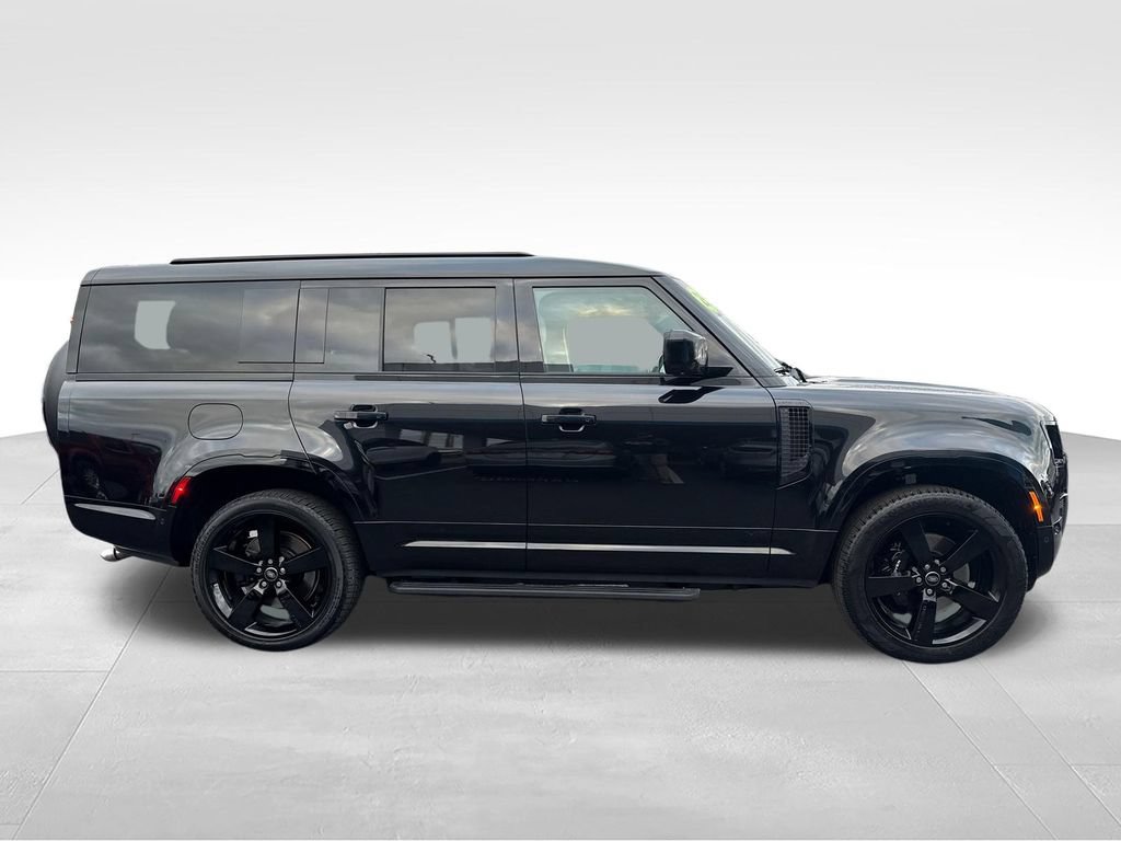 Used 2025 Land Rover Defender 130 V8 AWD/4WD image 7