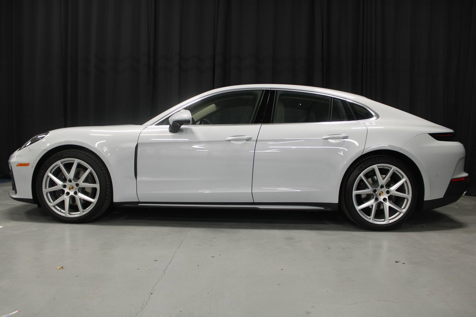 Used 2025 Porsche Panamera 4 image 12