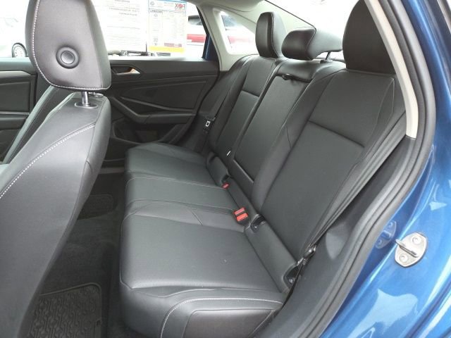 Used 2019 Volkswagen Jetta SE w/ Cold Weather Package image 11