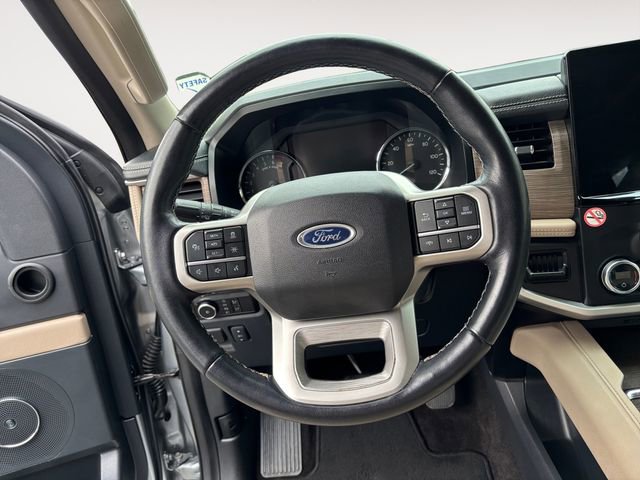 Used 2023 Ford Expedition Limited image 12