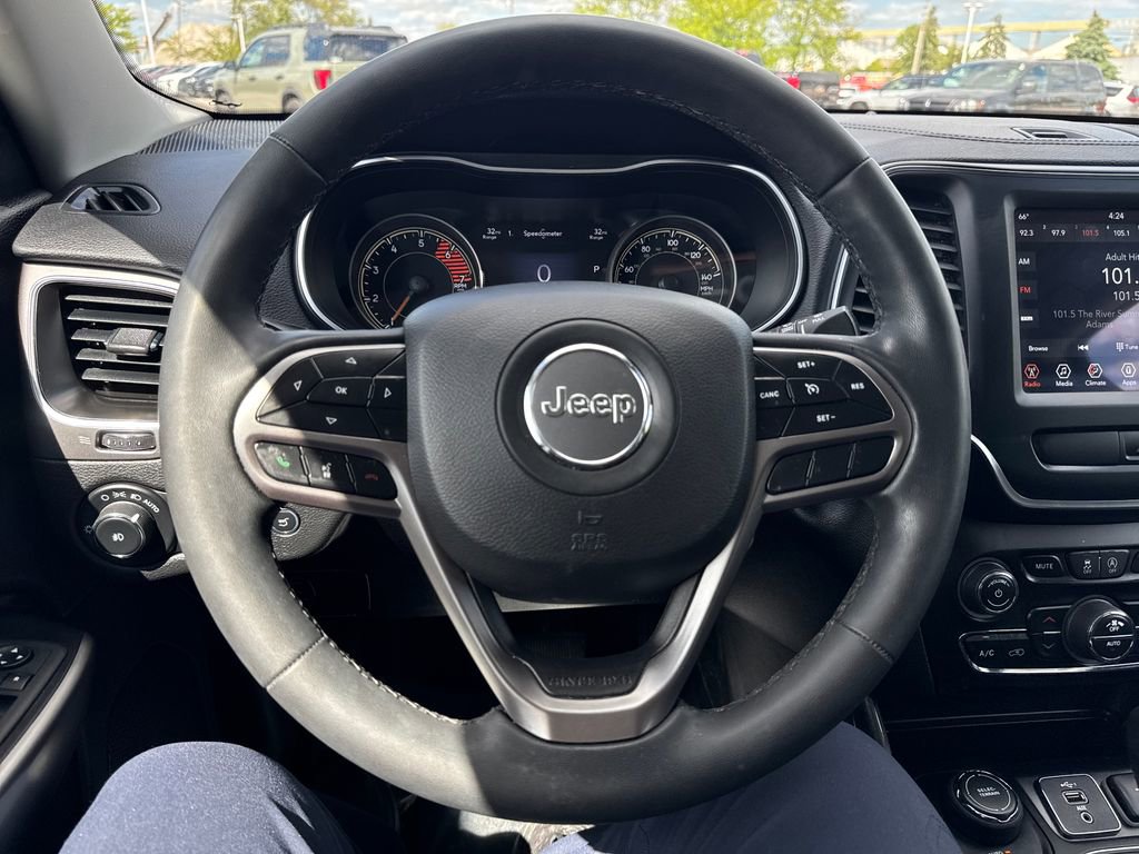 Used 2022 Jeep Cherokee Latitude Lux AWD/4WD image 17