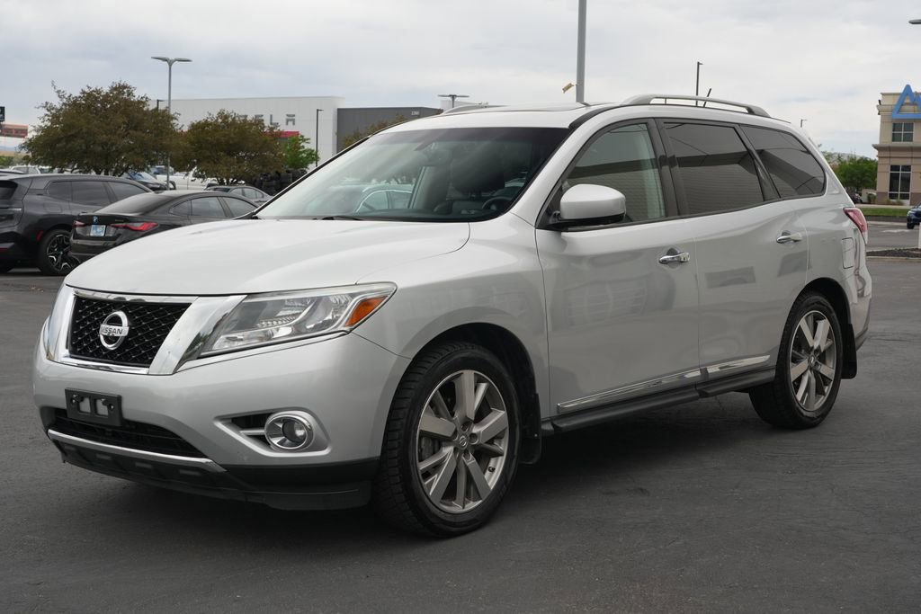Used 2016 Nissan Pathfinder Platinum w/ Family Entertainment Package FWD image 7