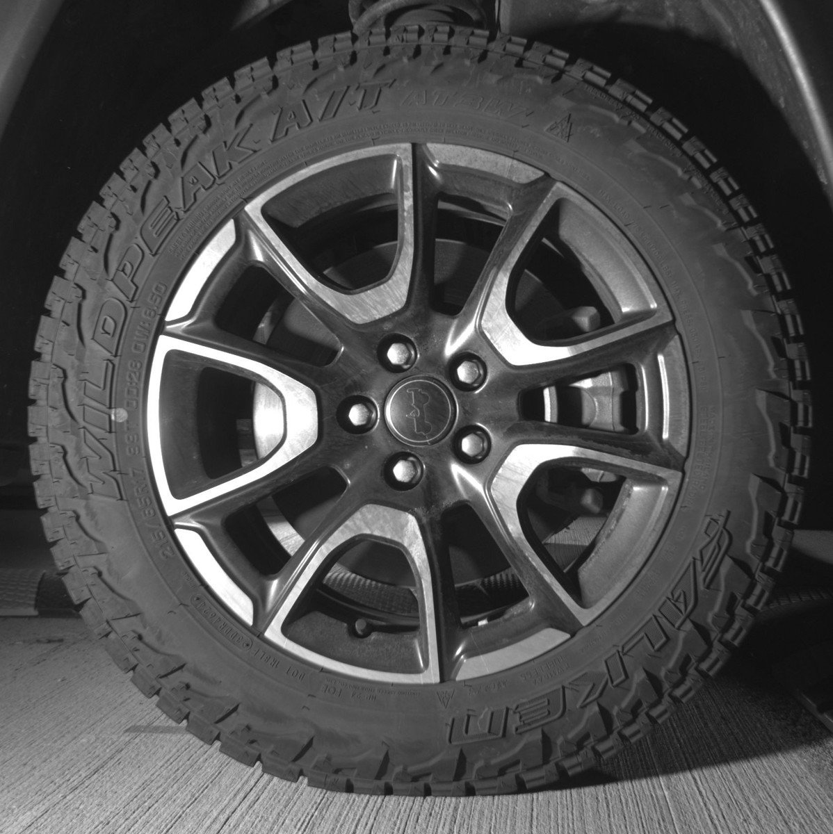 Used 2025 Jeep Compass Trailhawk image 13