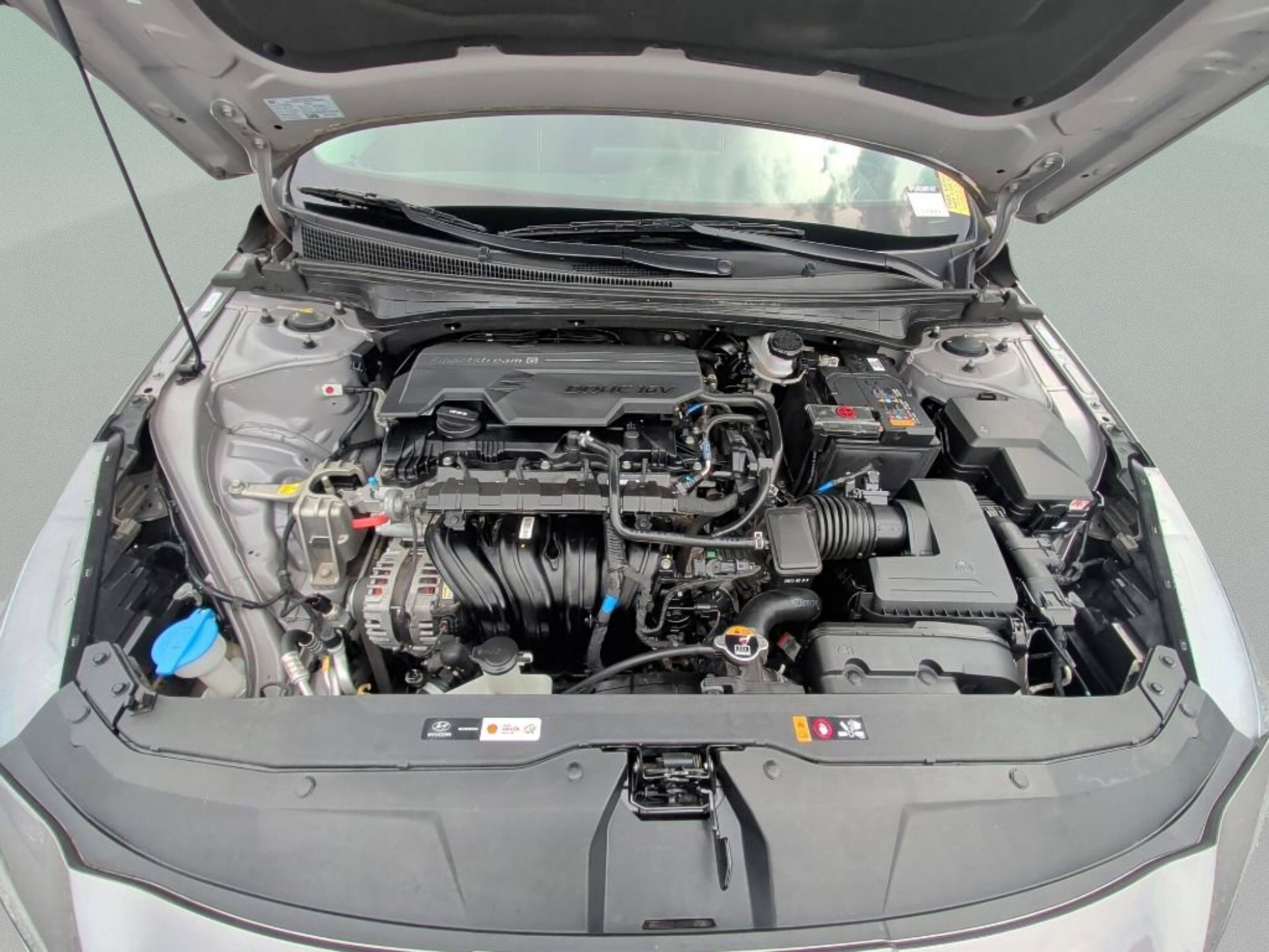 Used 2023 Hyundai Elantra SEL w/ Preferred Accessory Package FWD image 10