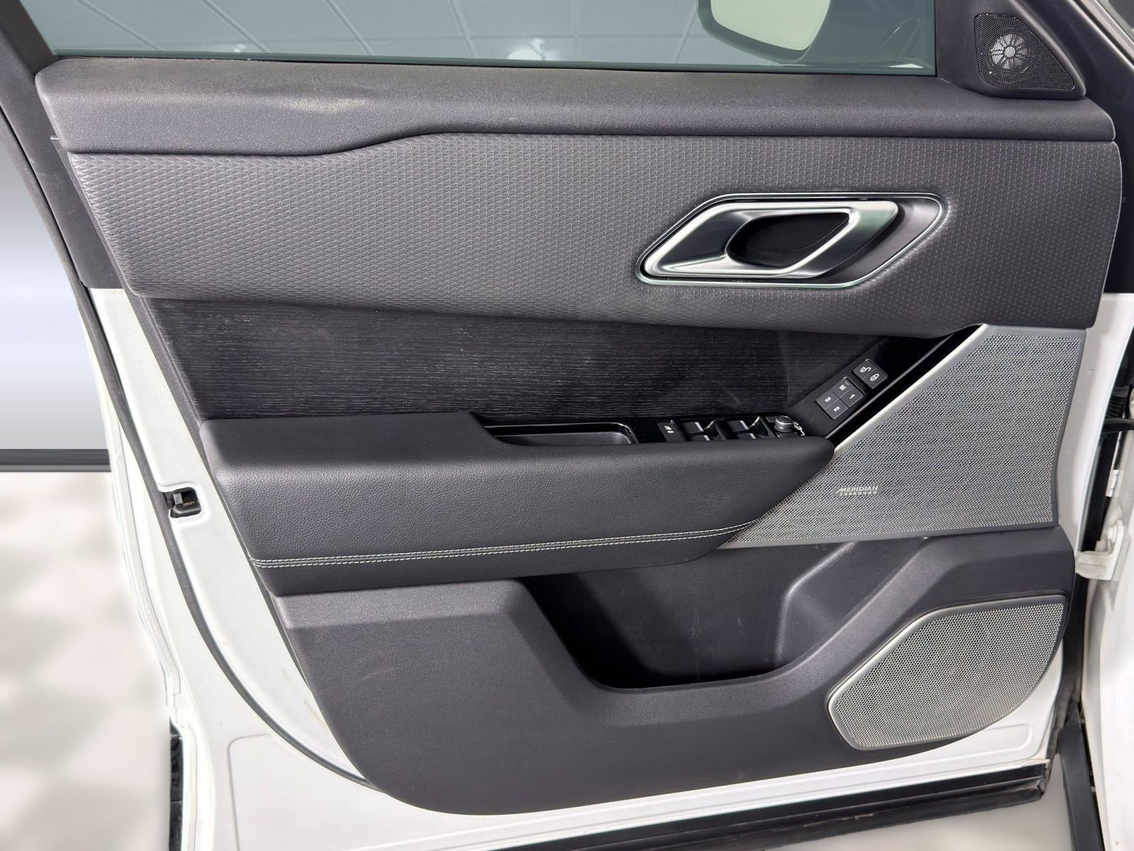 Used 2020 Land Rover Range Rover Velar S image 12