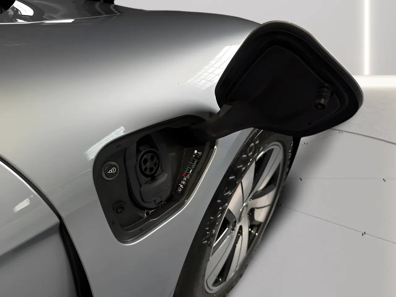 Used 2020 Porsche Taycan 4S w/ Premium Package AWD/4WD image 31