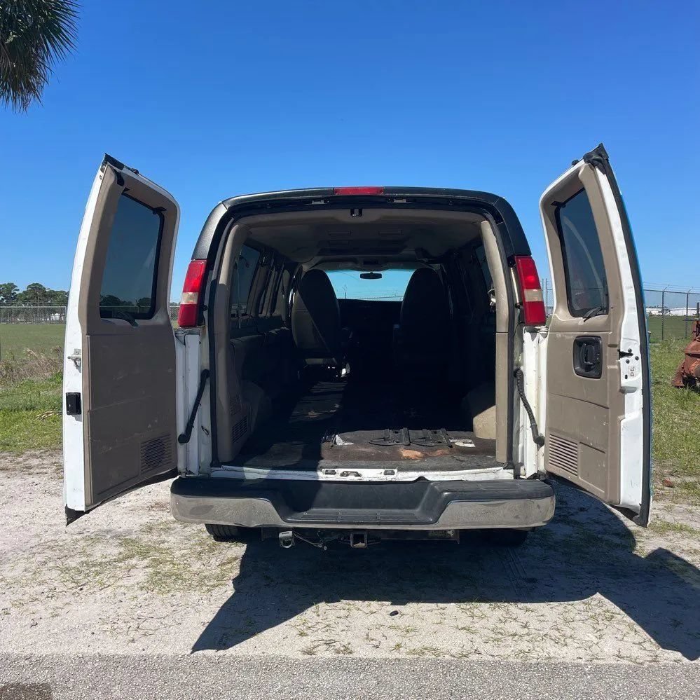 Used 2010 GMC Savana 3500 LT w/ LT Preferred Equipment Group RWD image 20