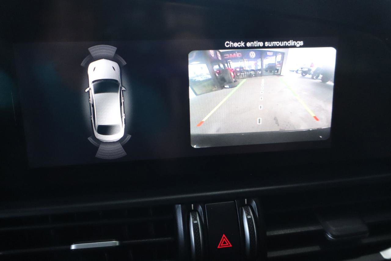 Used 2017 Alfa Romeo Giulia RWD image 24