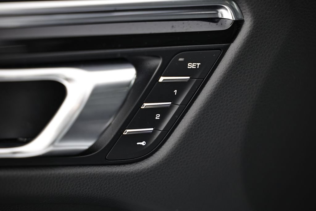 Certified 2026 Porsche Macan AWD/4WD image 21