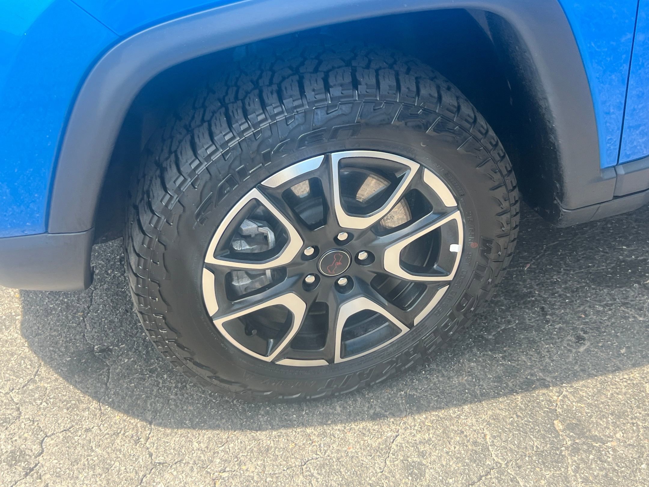 Used 2025 Chevrolet Trax LT FWD image 24