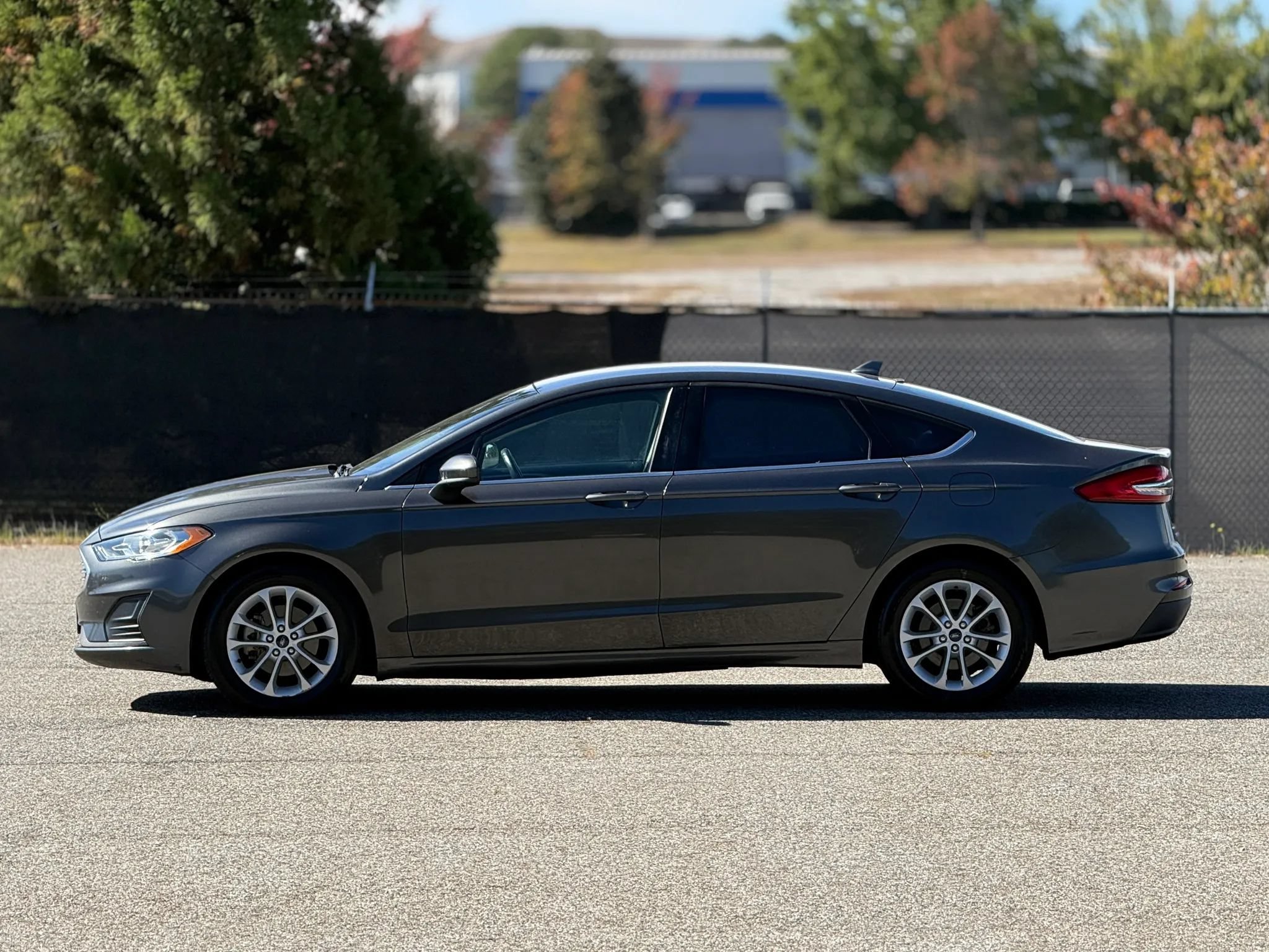 Used 2019 Ford Fusion SE FWD image 8
