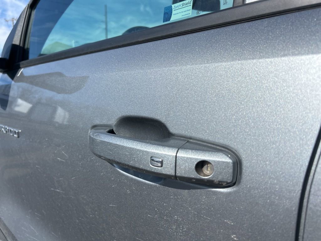 Used 2025 Chevrolet Colorado LT w/ LT Convenience Package image 11