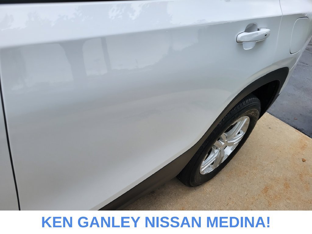 Used 2024 GMC Terrain SLE w/ Driver Convenience Package AWD/4WD image 12