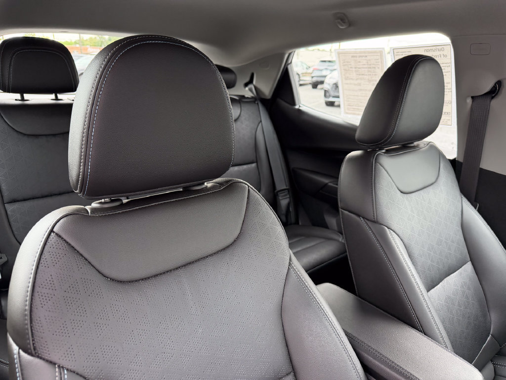 Used 2023 Chevrolet Bolt LT w/ Infotainment Package FWD image 17