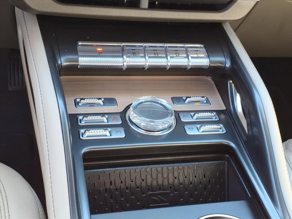 Certified 2025 Lincoln Nautilus Reserve w/ Jet Appearance Package AWD/4WD image 18