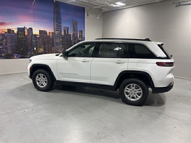 New 2025 Jeep Grand Cherokee Laredo w/ Luxury Tech Group I image 4