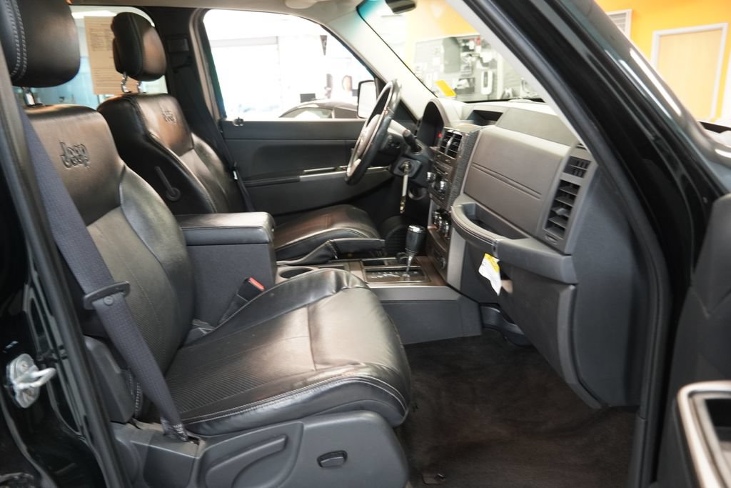 Used 2012 Jeep Liberty Limited Jet w/ Comfort/Convenience Group AWD/4WD image 35