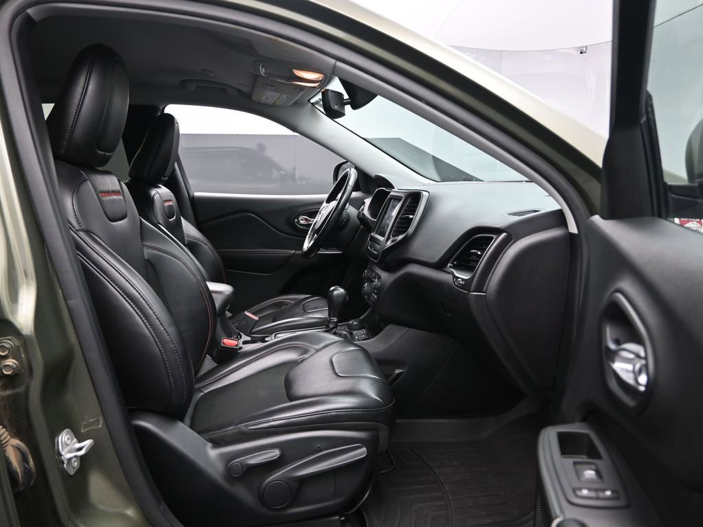 Used 2020 Jeep Cherokee Trailhawk w/ Comfort/Convenience Group image 30