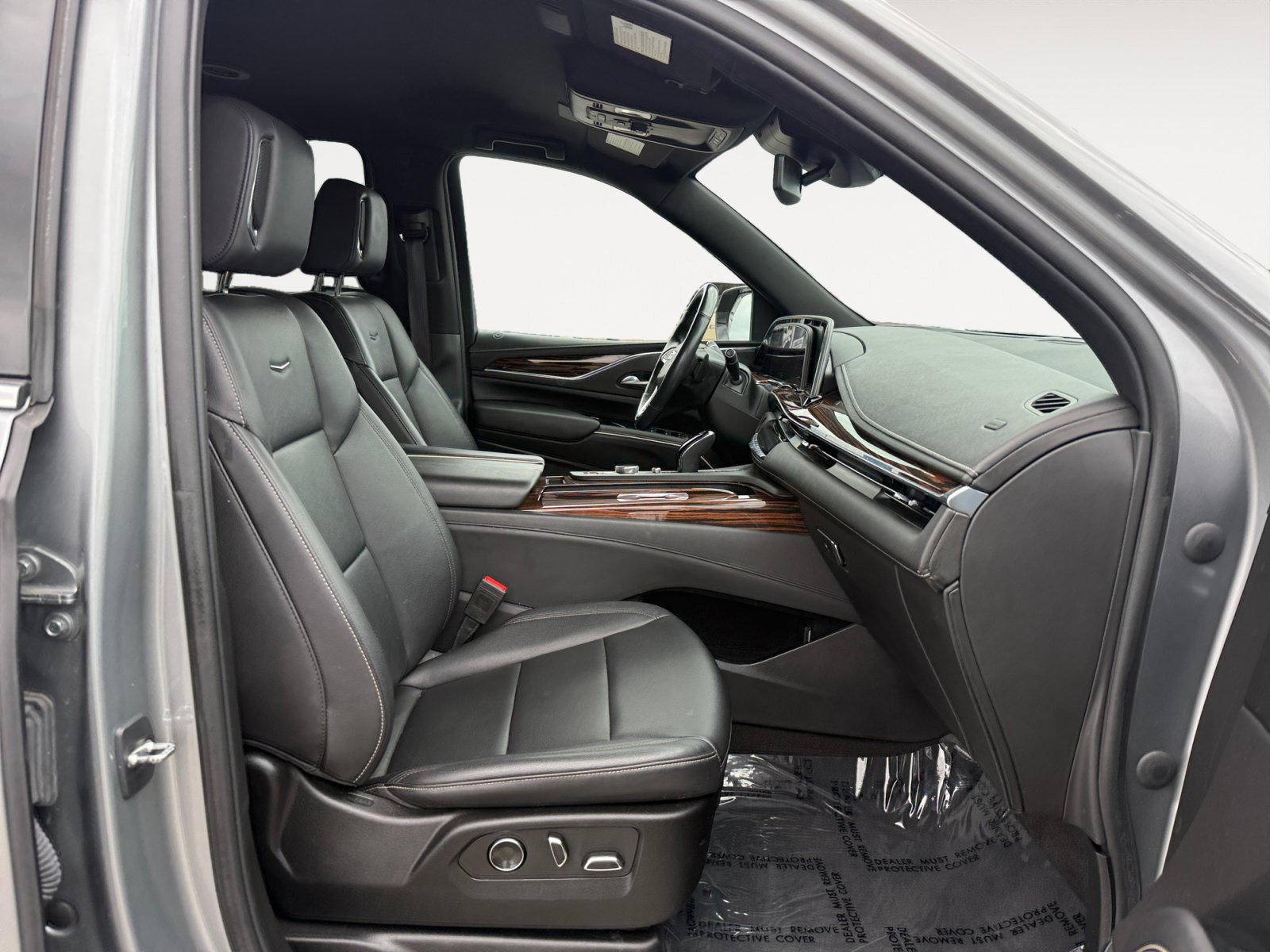 Used 2023 Cadillac Escalade ESV Luxury w/ LPO, Floor Liner Package RWD image 19